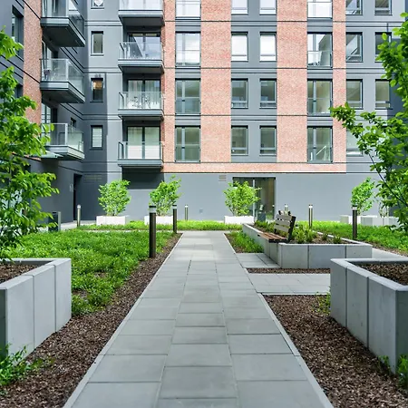 With Balcony And Free Parking In By Renters *