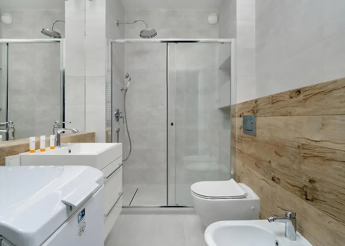 With Balcony And Free Parking In By Renters *