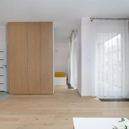 Appartement With Balcony And Free Parking In By Renters Poznań