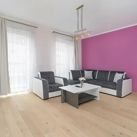 With Balcony And Free Parking In By Renters Appartement *