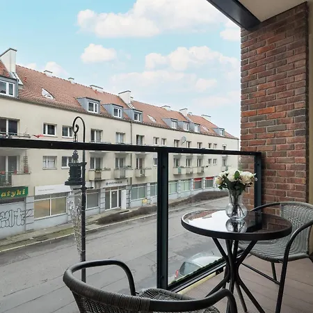 With Balcony And Free Parking In By Renters Appartement *